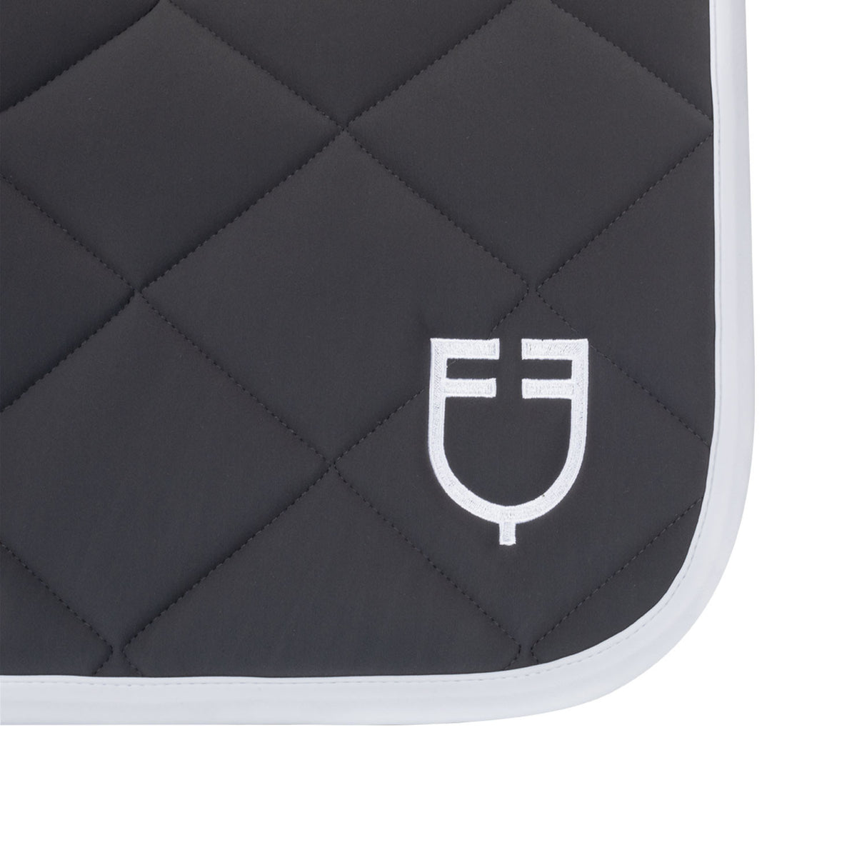Dressage saddle pad with diamond quilting